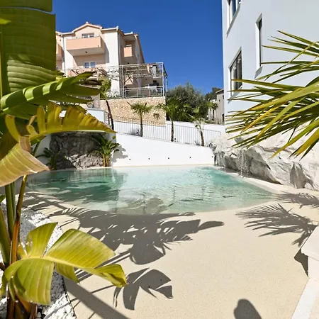 Sharm * Τρογκίρ