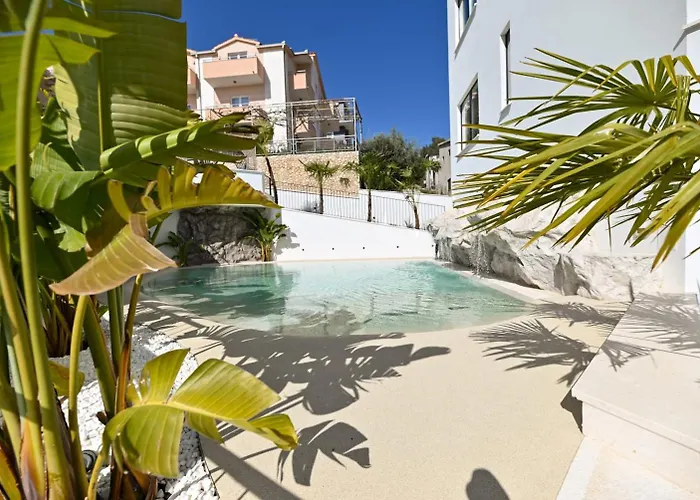 Sharm * 特罗吉尔